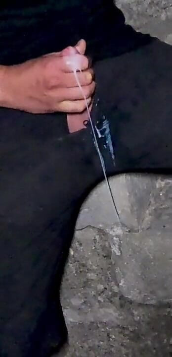 TONY PANTOJA: Cubo de leche en las escaleras de una iglesia.