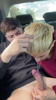 Ejaculare mare! Îmi suge pula Dl Homie Car , distracție cu muie homosexuală dură