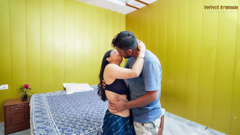 VelvetX Original: 印度继兄弟继妹在分手后重口味性爱 印度印地语色情视频 4k 超高清