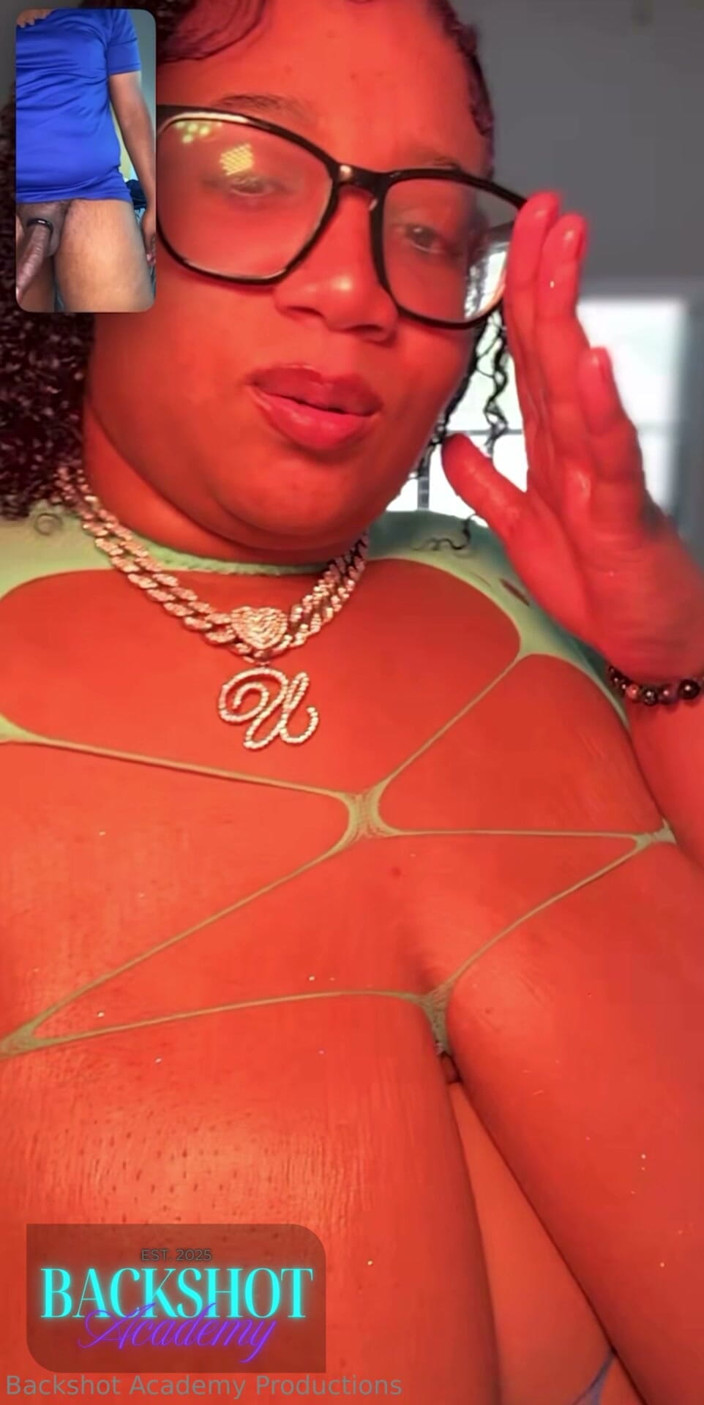 TeddyStrokez: Biggdebbiecakez Has the Best Facetime Show