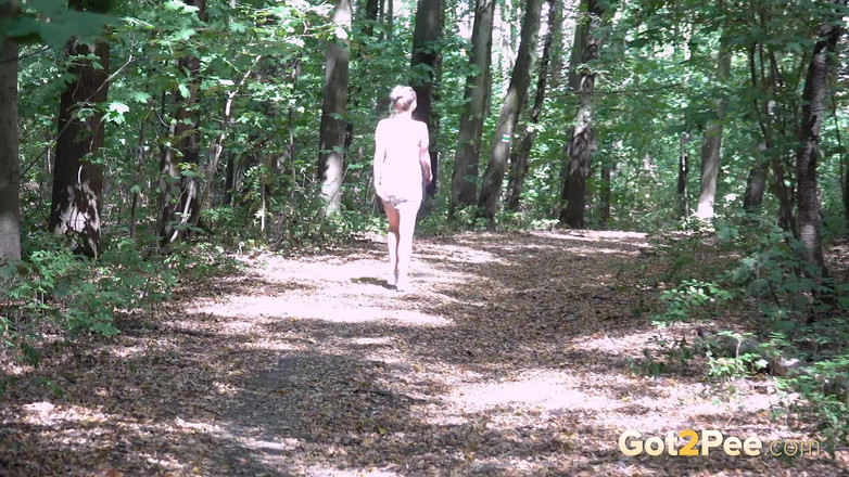 Puffy Network: Нервує в лісі від got2pee, де дівчата приходять мочиться в лісі від got2pee, де дівчата приходять мочитися