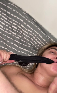 Filthy British Couple: 늙은 아빠를 유혹한 음란한 18살 창녀로서 롤플레잉을 하는 동안 내 팬을 만져! 그런 다음 아빠는 M을 쑤셔