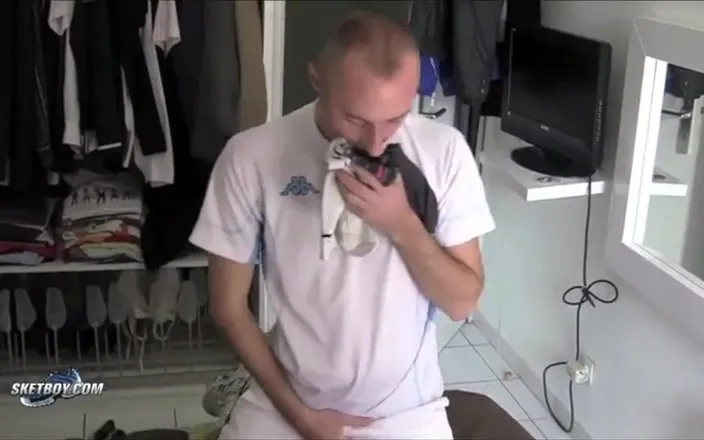 Sketboy: SketBoy -Sneakers in the room