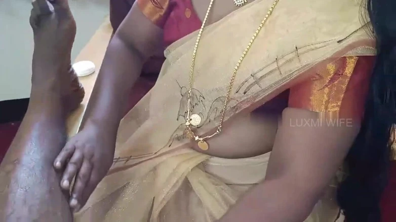 Luxmi Wife: Fucking Chithi / Chaachi in Sexy Saree - Part 1