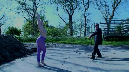 BDSM Deutschland: Zlobivá holka z farmy škádlí dvojitou penetraci