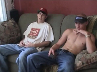 Young straight boy masturbation: Trai trẻ đeo straiht badboy khoe cu