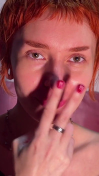 Tu Mets Ta Main Sur Mon Nez Et Ma Bouche?