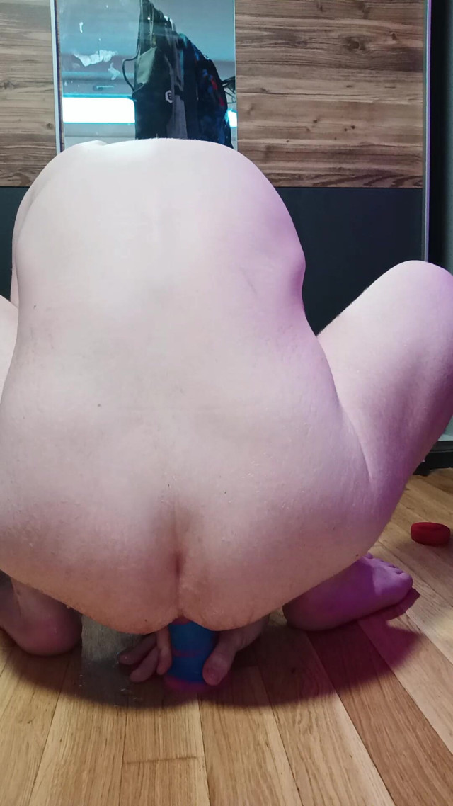 Dildo Gaping (Pup Fluffy)