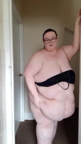 SSBBWLadyBrads: ฉันชอบถอดเสื้อผ้า