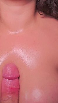 Follando las tetas y el plug tease anal - descuidado mamada, aceite y semen que estás en para una montada húmeda y desordenada