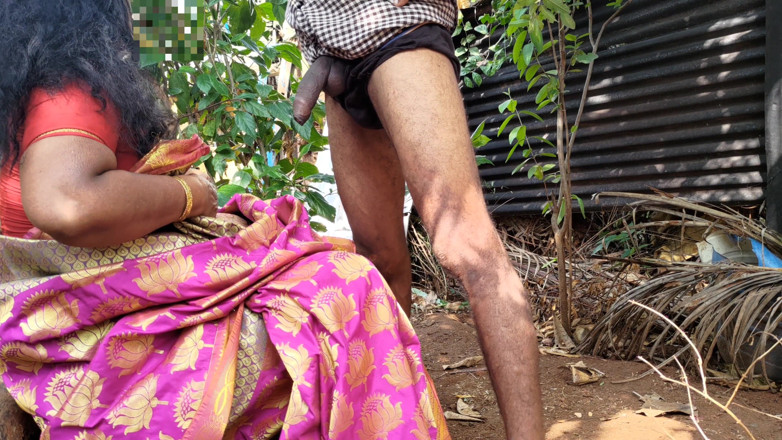 Mathvan: Тетушка искала что-то в саду, и я занимался с ней сексом