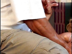 Meet my Pussy: Zralá blondýnka je odborníkem na sání ptáka mladého hřebce