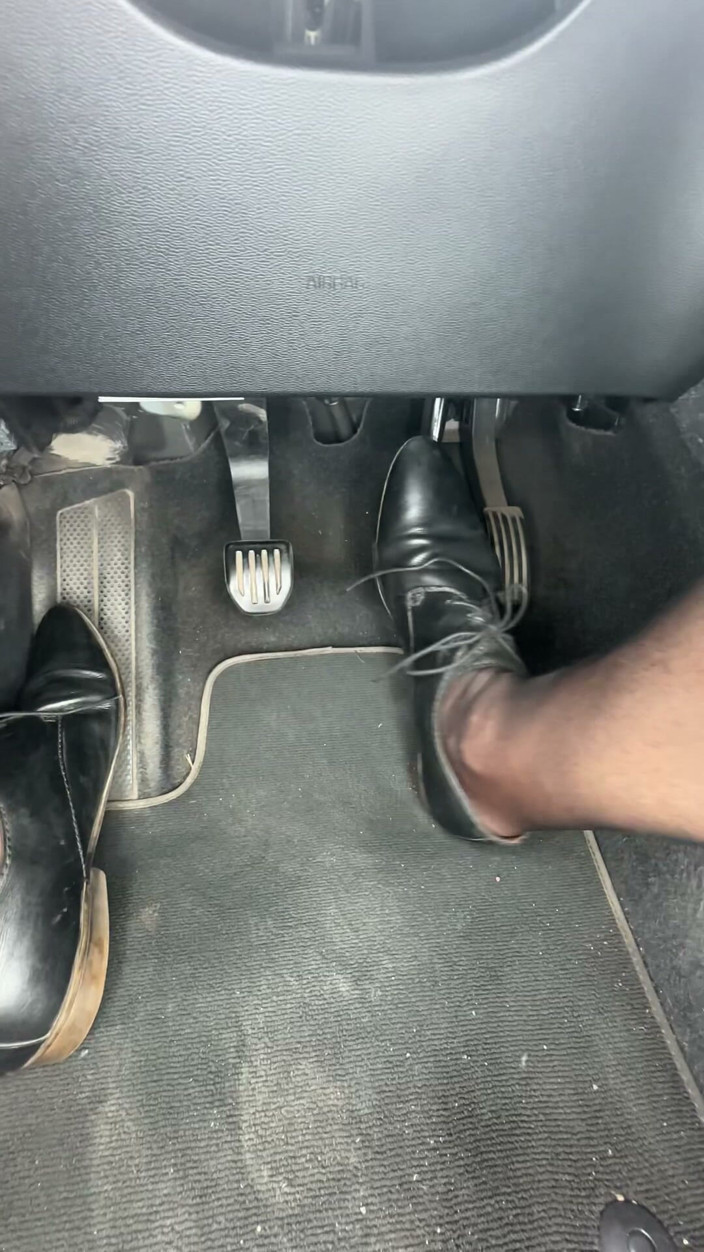 MaelHunter: Playing in Socks in the Car