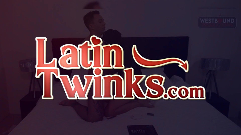 Latin Twinks: Jhony кладет свою колбасу в рот Gilberto