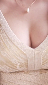 ¡La chica del salón de la clase superior es en realidad una mujer casada! ¡Ella es una afrodisíaca viviente que ama arrastrarse de noche!