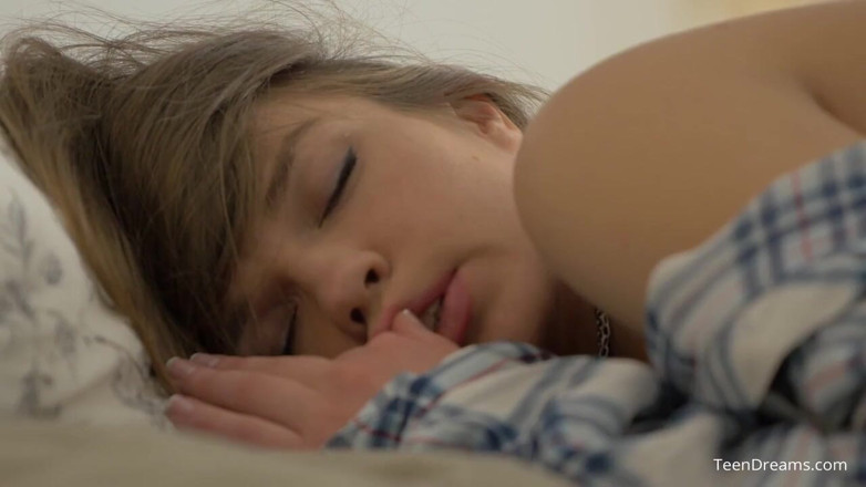Teen Dreams: Jackie Masturbating in Her Flannels