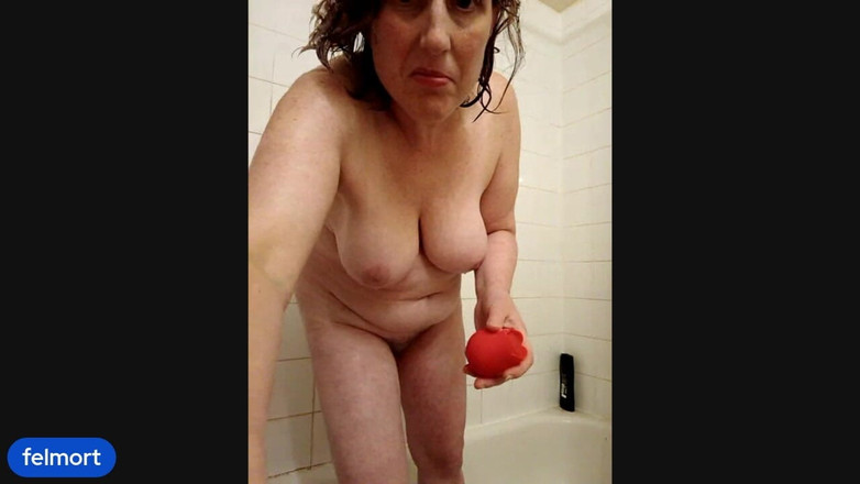 Kelly Avondale: 洗澡