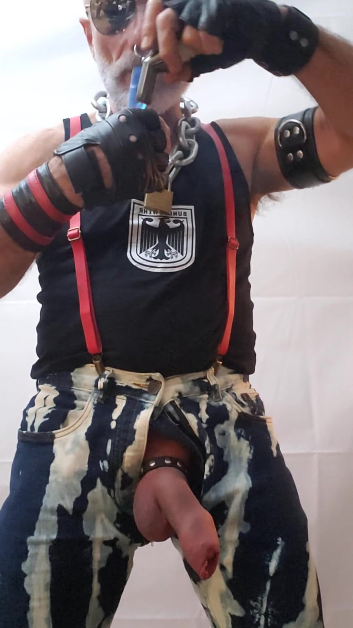 Muscles Cigar FFPig: Bố ống bơm bi và con cu trong ống quái vật