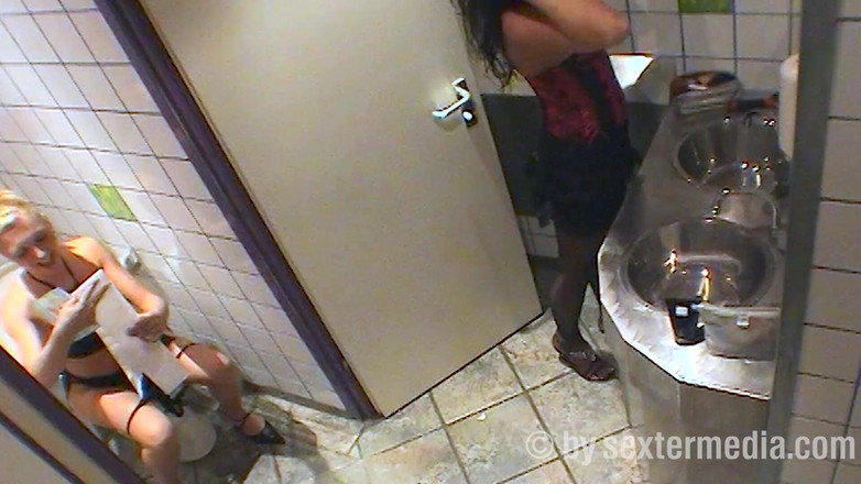 Viewer cam by Sextermedia: Amateurseks Op Het Toilet