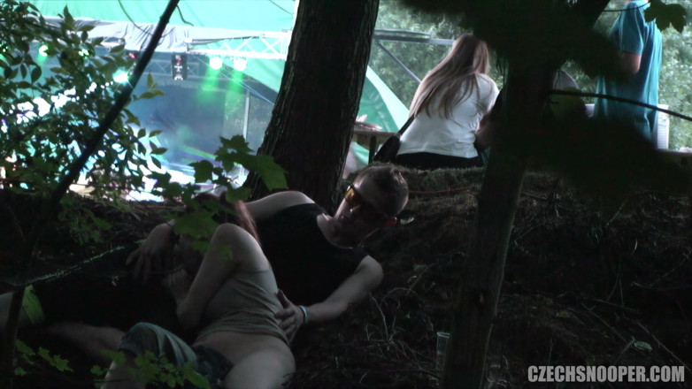 Czech Snooper: Perempuan jalang Festival Czech Snooper 4 dikongkek di tempat awam semasa...