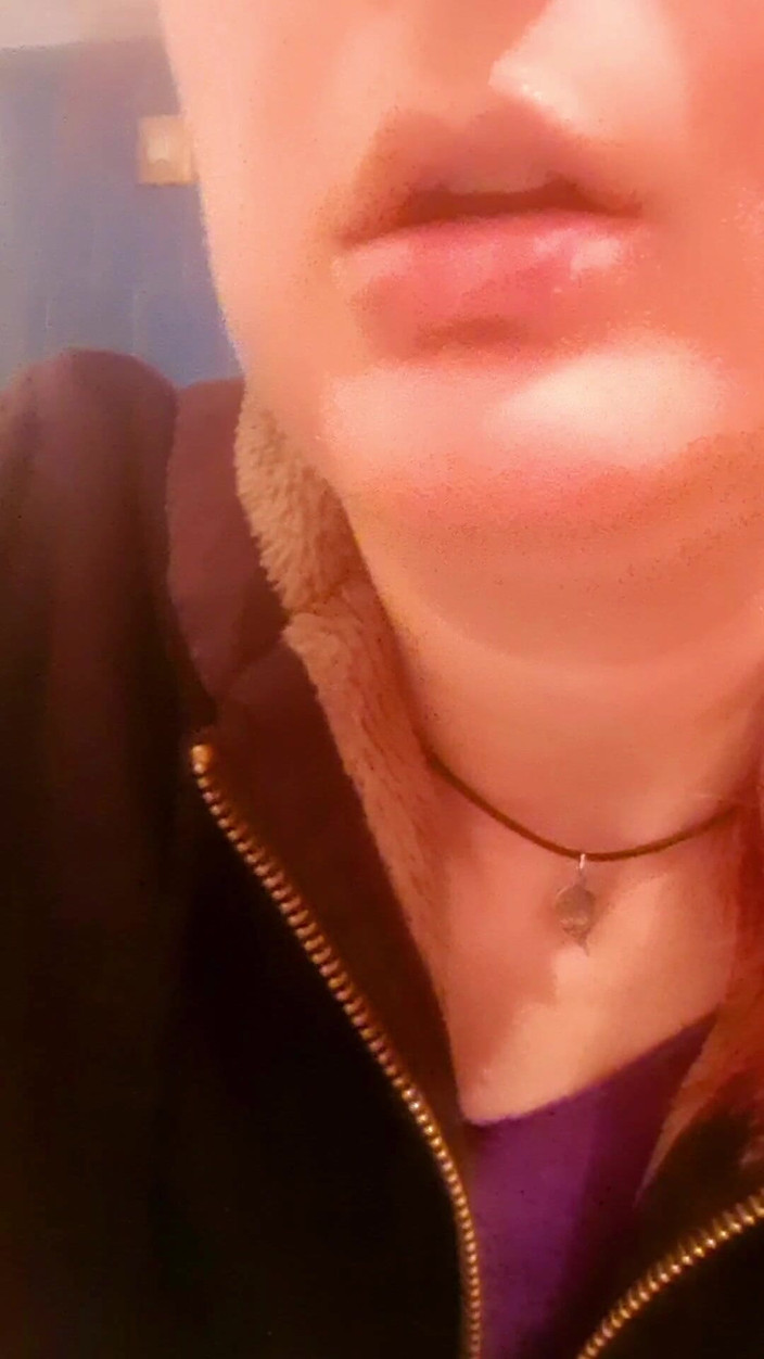 Ana Liz: Kinky Girl Sucks Potatoes