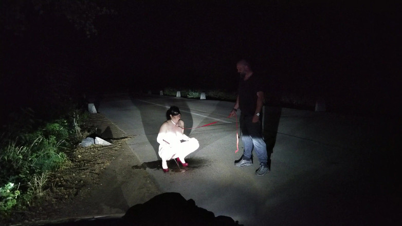 Toilet Mommy: Starý perverzní prase chcaní letní sex venku