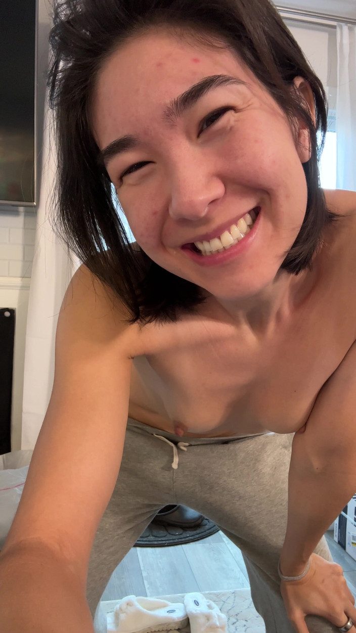 Ms_Emmy_Lynn: Lebih banyak dari close-up, cewek cantik