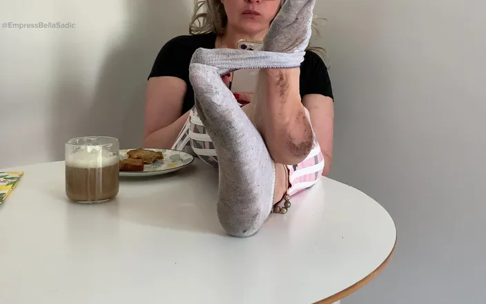 Empress Bella Sadic: Sexy Fees and Wrinkled and Dirty Soles of the Empress...