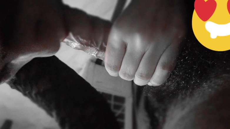 Hot Sis: Latika吮吸继兄弟的鸡巴并被全口吞精