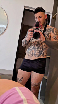 Imagens Exclusivas Dos Bastidores. Boquete Para Meu Cinegrafista E Sexo Tentando Novas Posições.