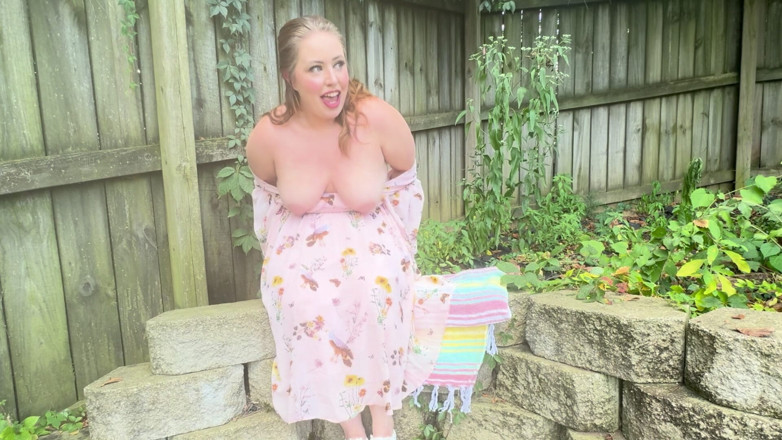 KinkyKatie: Товстушка мамка дивна Кеті відсмоктує винищувач - інструкція з дрочки