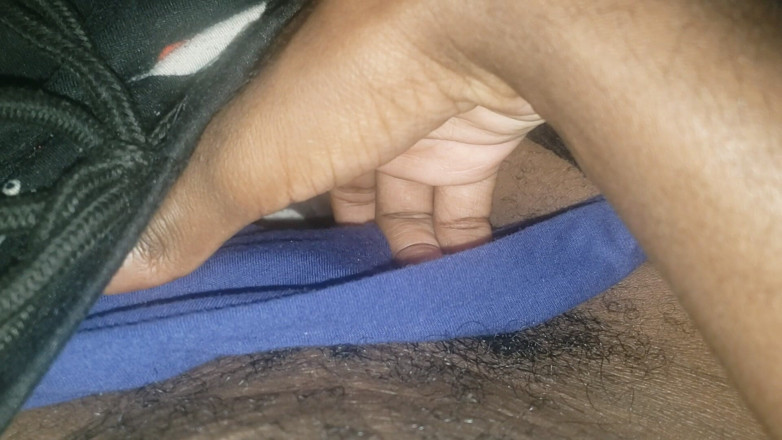 Roseblue2: Masturbare cu pizdă virgină Toght de 18 ani