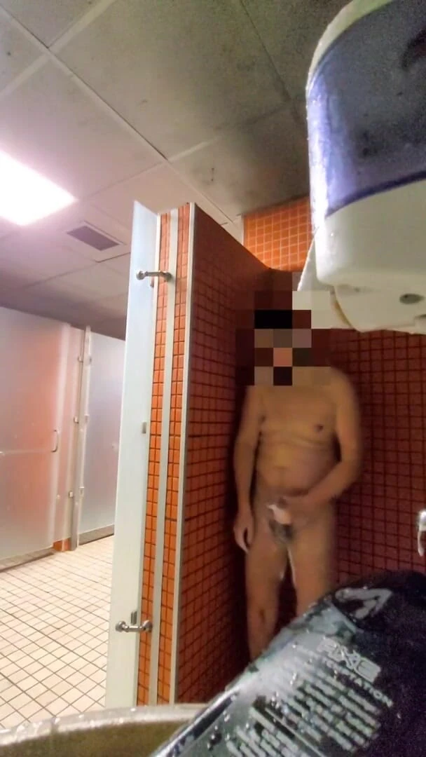 Wanker forever: Jerk off in Gym Shower