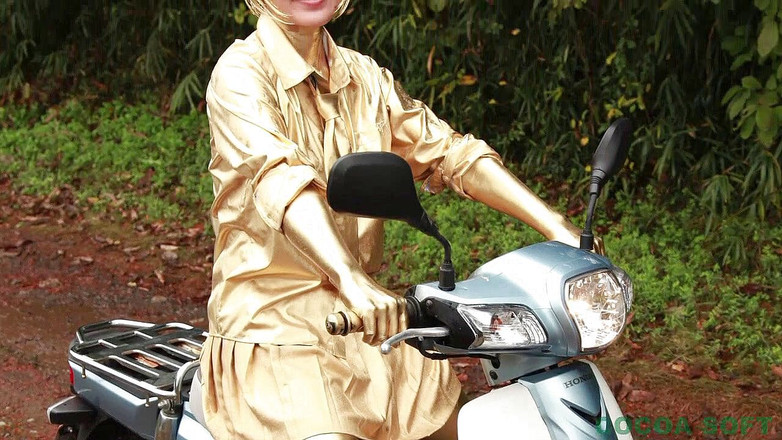 Cocoa Soft: कॉलेज यूनिफार्म में यह गोल्डन फिगर बन जाता है।