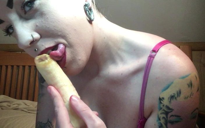Lady Lazarus: Mamada de banana roja