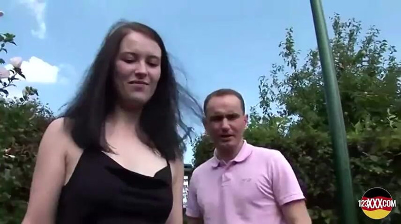 123XXX - 100% Amateurs: Uwielbia brać to z pieska prosto do ust