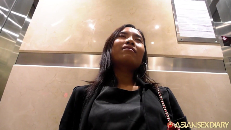 Sex Diary: Asiansexdiary - dik memeli Pinay yabancıyla seks yapmak için otele geri...