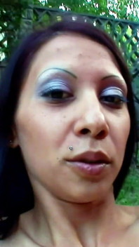 Versaute stiefschwester shyla hat ersten lesbischen fick im freien