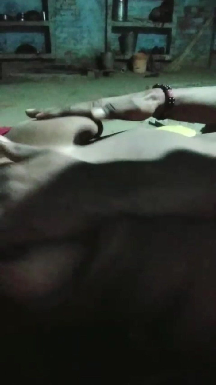 Rakhi3e: Min vän knullar mig så dåligt