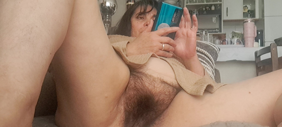 Mommy big hairy pussy: Sledování