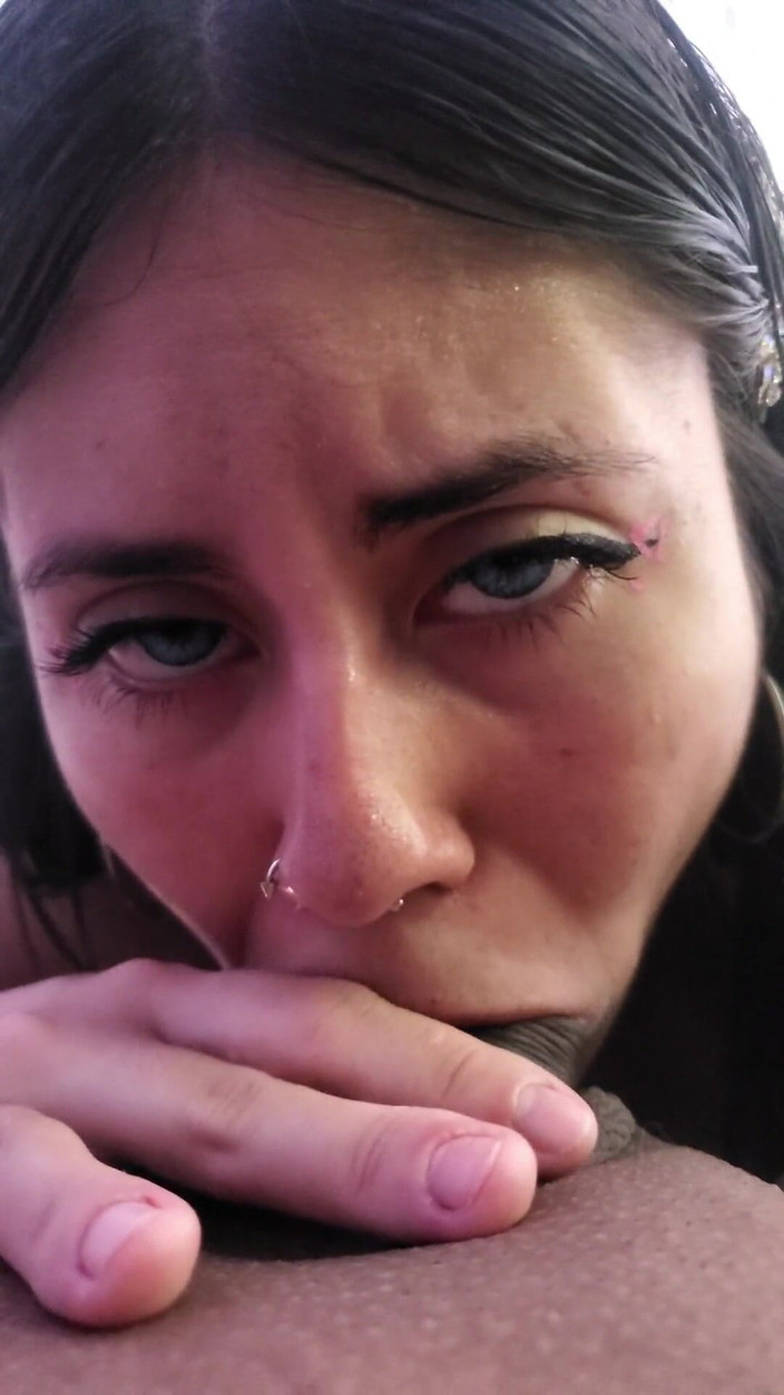 DherlyDoll: Si jalang kecil menghisap dengan begitu baik sehingga saya pancut...