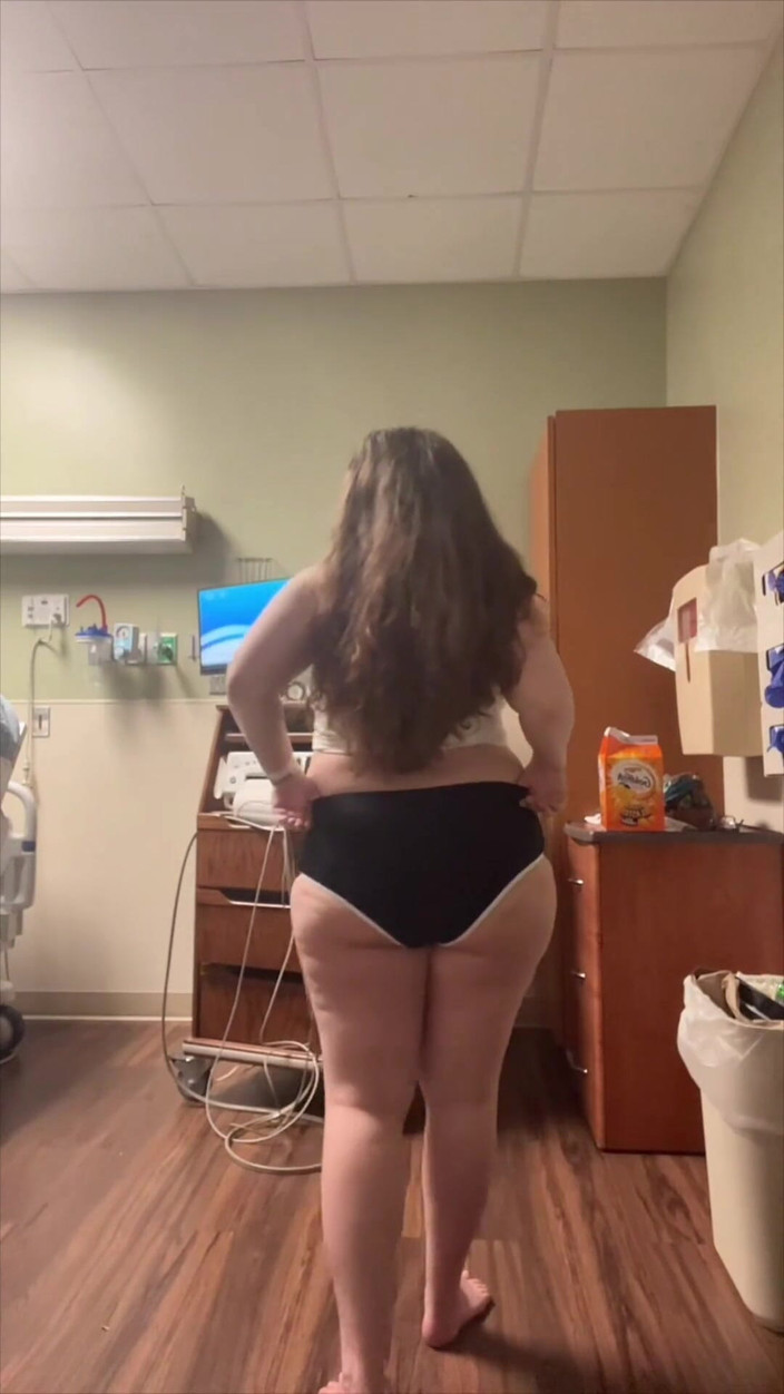 Dirtysecret: Chica Mala En Descanso En La Cama