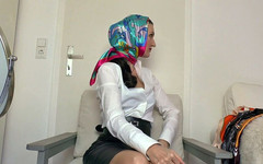 Lady Victoria Valente: Nové saténové šaty Show