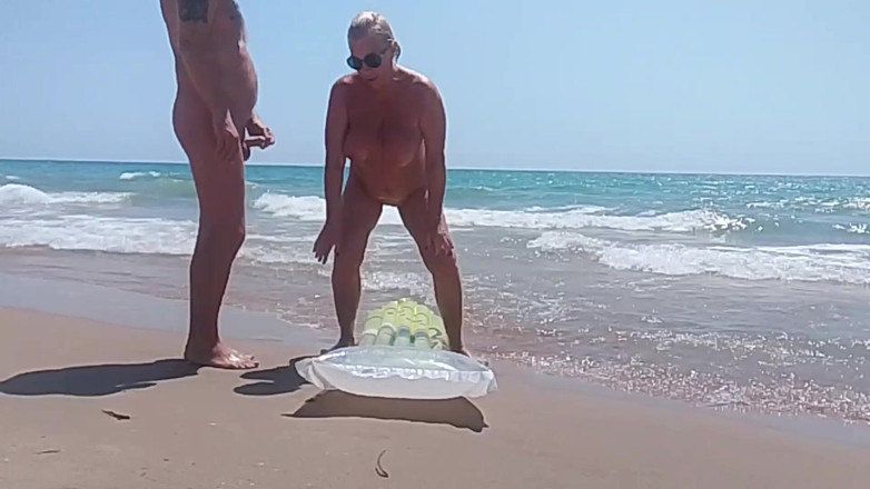 Crazyfamily 1970: Novamente fode madrasta na praia