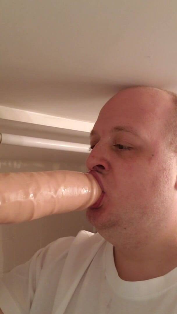 Charlieboy69: Попробуй глубокую глотку с 14-дюймовым дилдо