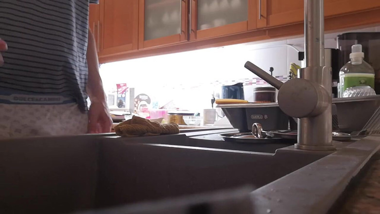 Rafael Torreano: 부엌 싱크대에 아침 오줌