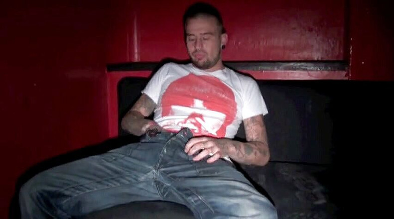 Sneaker gay: Cum in sneakeers and smell foot