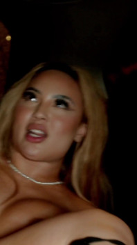 Scopa e piscia la pornostar Kazumi a L.a.