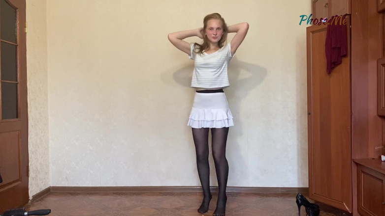Pantyhose me porn videos: Stacy Modeling si veste in collant neri