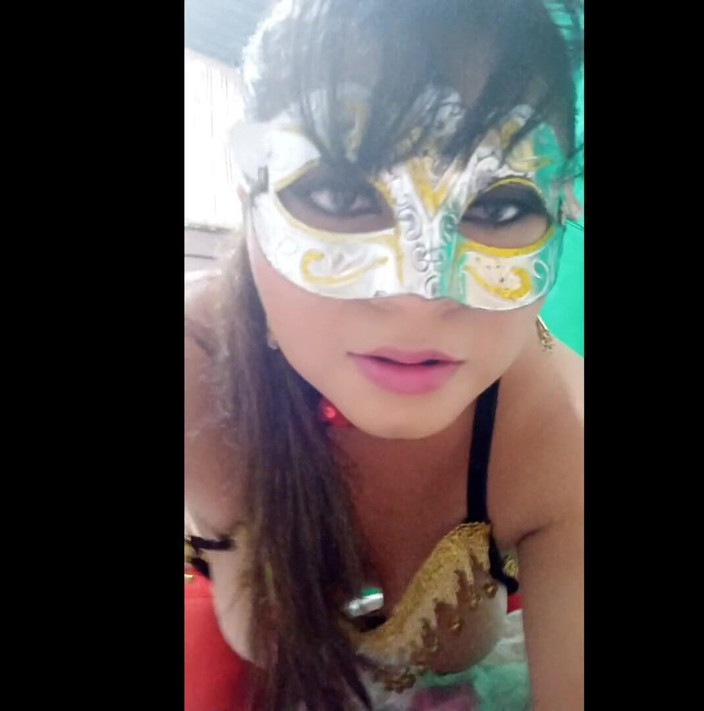 Martin13: Me dê sexo intenso! Latina modelo fica com muito tesão...